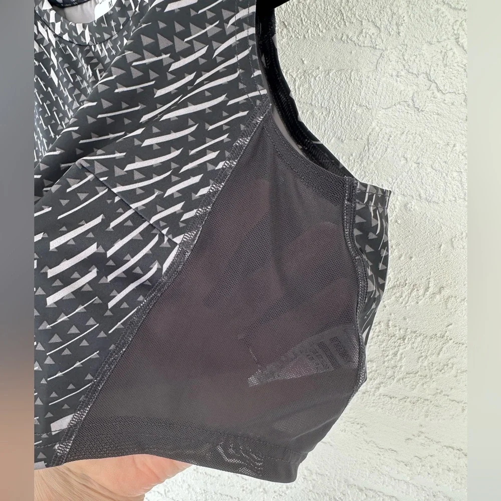 Gymshark Sport Crop Tank Gray White Medium - Picture 3 of 9